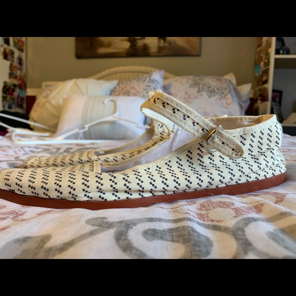 Hao Yu Flats from Urban Outfitters